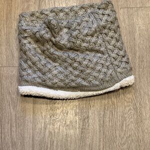Gray Cable Knit Scarf with White Trim